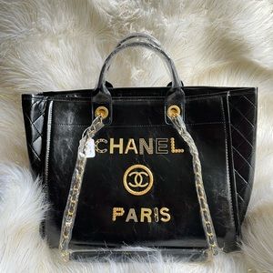 Authentic leather shoulder bag, brand new.